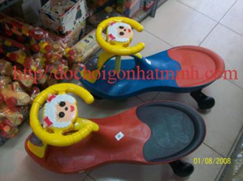 Xe lắc mặt gấu